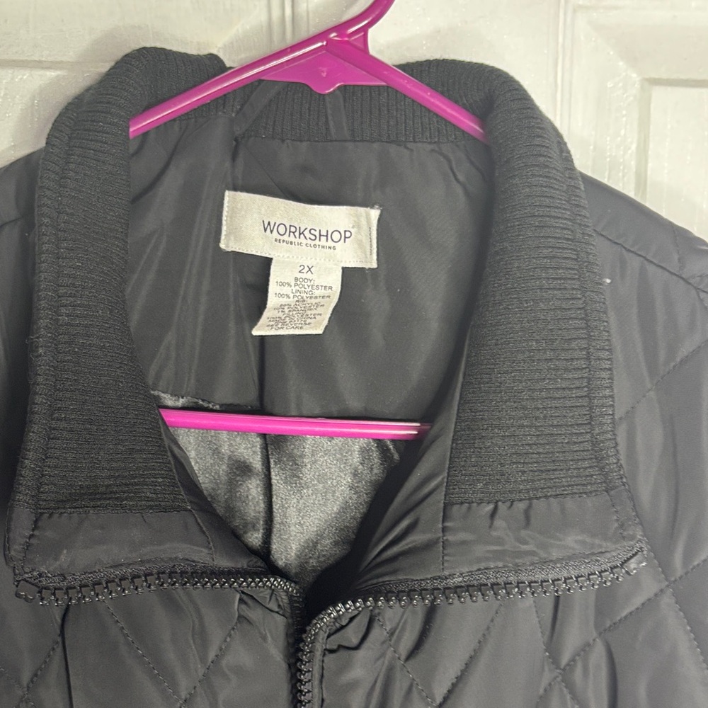 Stylish Women's Black Quilted Vest - Picture 4 of 6